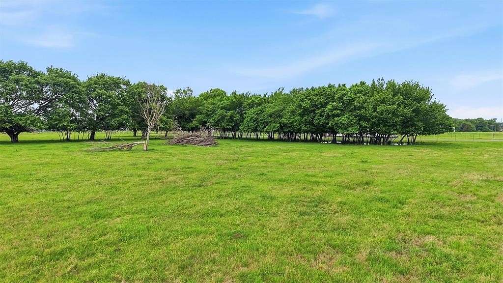 10.5 Acres of Land for Sale in Collinsville, Texas