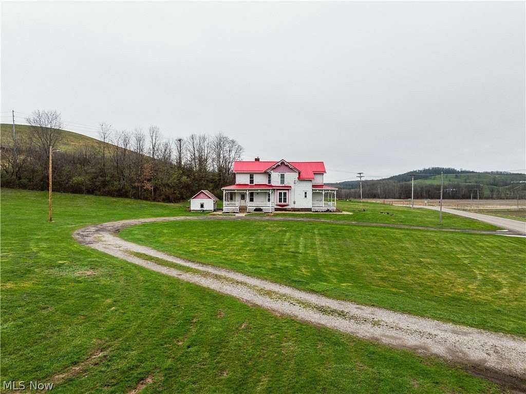 14.4 Acres of Land with Home for Auction in Frazeysburg, Ohio