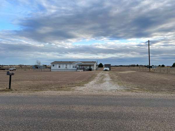 5 Acres of Land with Home for Lease in Waxahachie, Texas