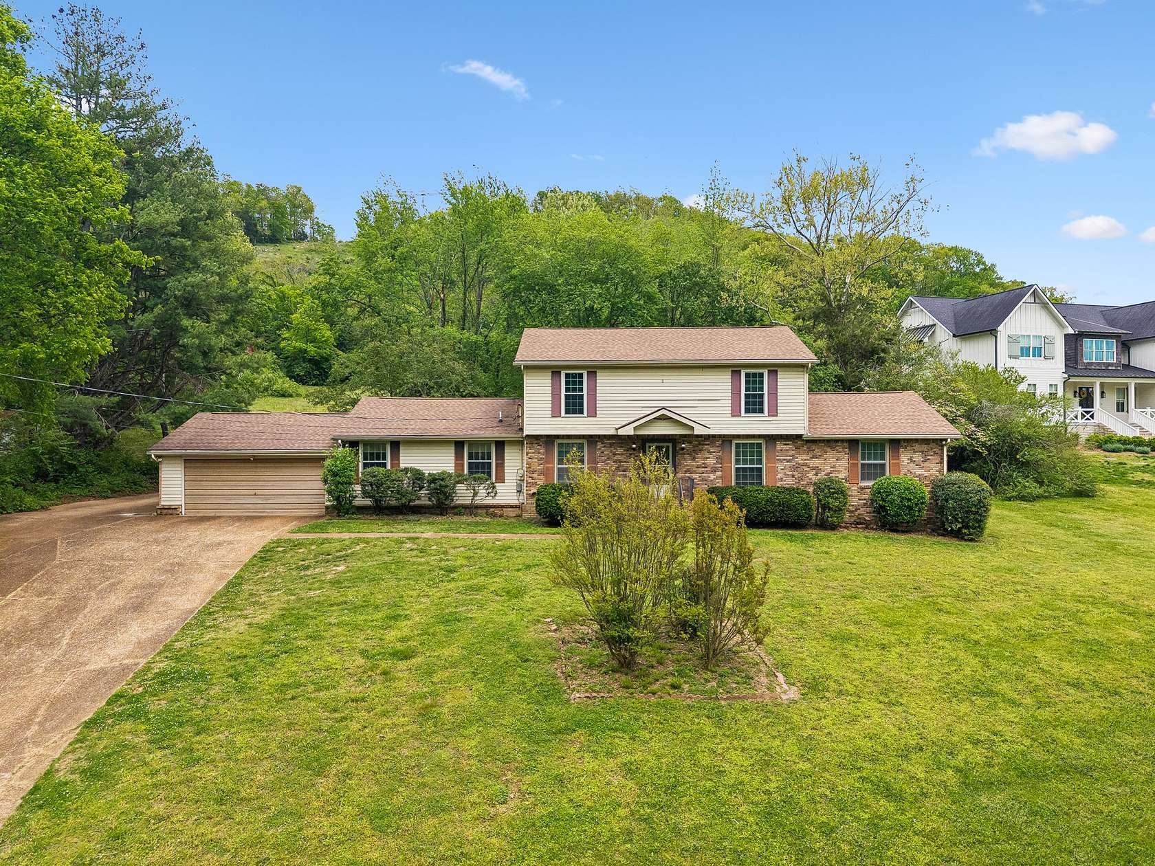 4.5 Acres of Land with Home for Auction in Brentwood, Tennessee