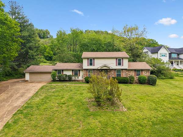 4.5 Acres of Land with Home for Auction in Brentwood, Tennessee