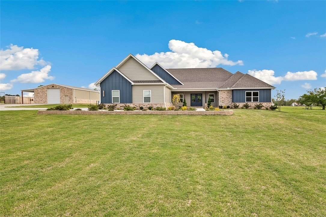 10.7 Acres of Land with Home for Sale in Farmington, Arkansas