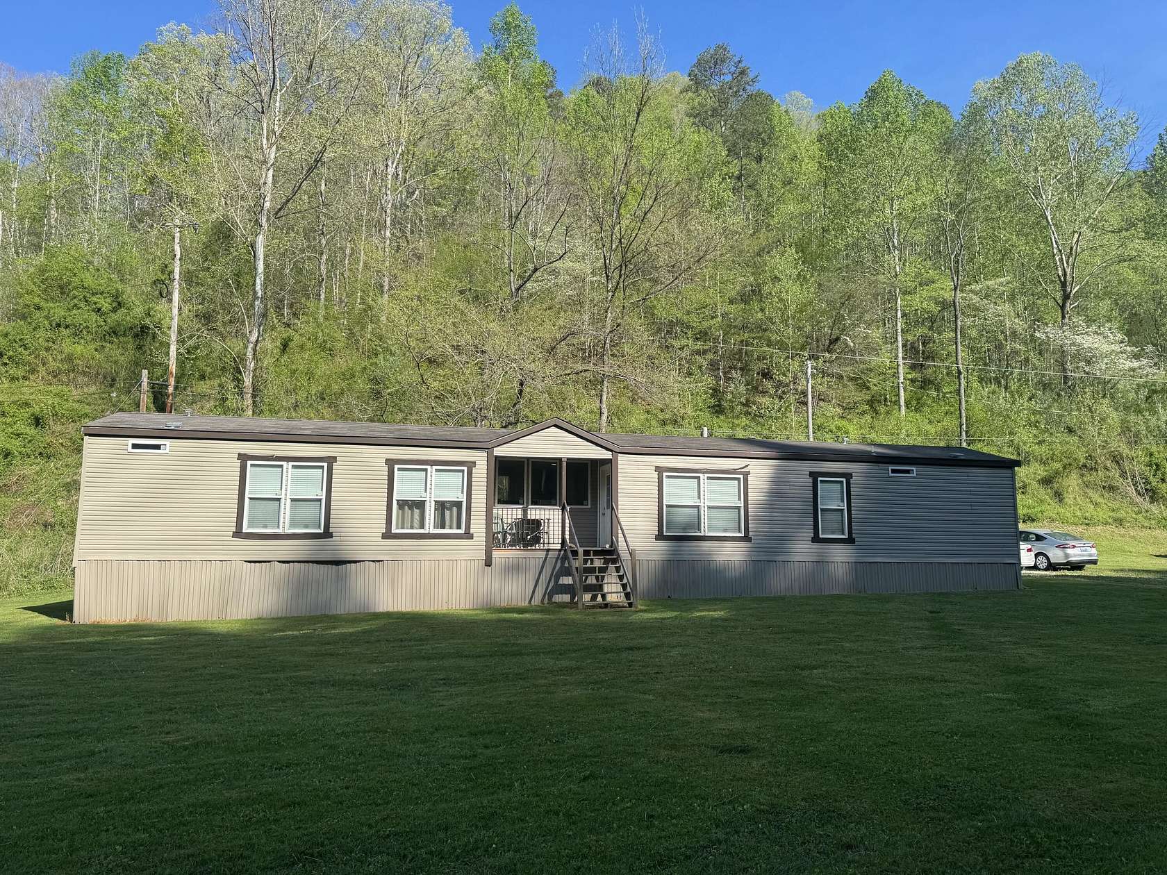 1.5 Acres of Land with Home for Sale in Jackson, Kentucky