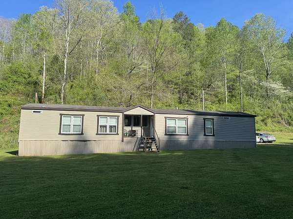 1.5 Acres of Land with Home for Sale in Jackson, Kentucky