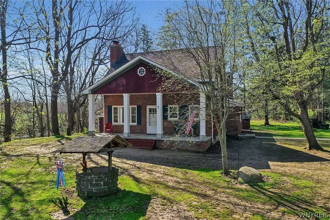 4.4 Acres of Land with Home for Sale in Lockport, New York