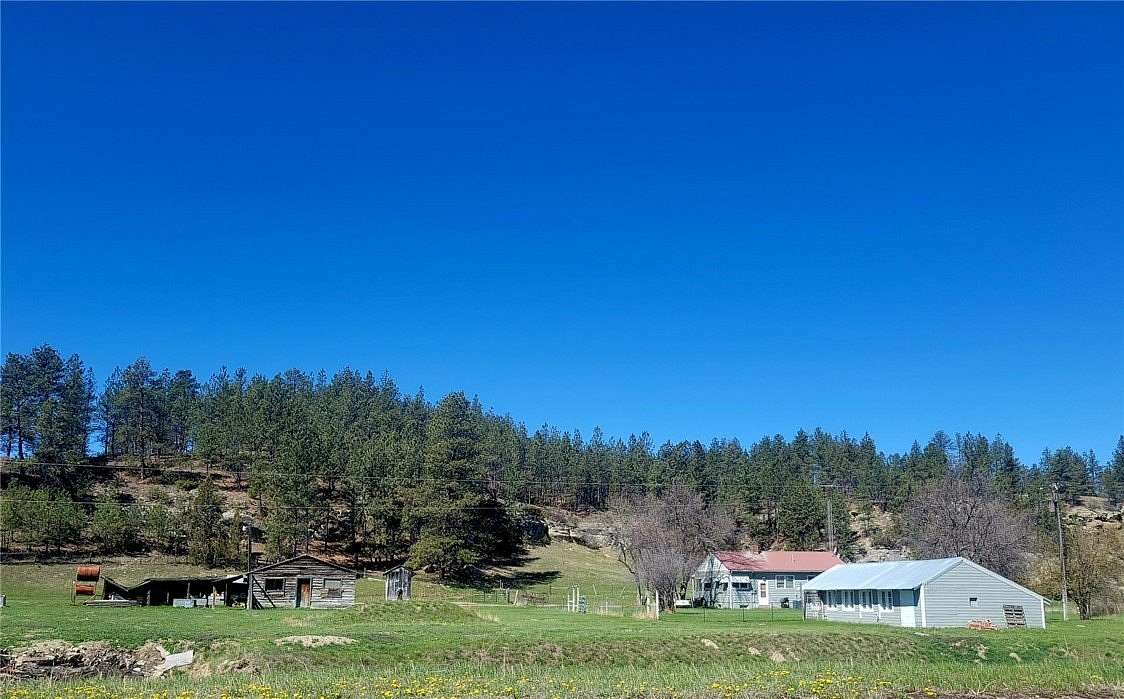 100 Acres of Agricultural Land with Home for Sale in Roundup, Montana