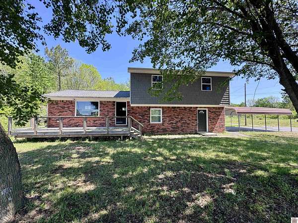 4.85 Acres of Land with Home for Sale in Paducah, Kentucky