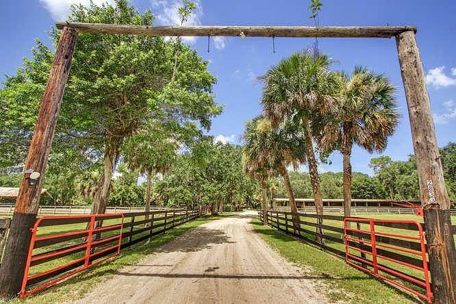 20 Acres of Improved Agricultural Land for Sale in Loxahatchee Groves, Florida