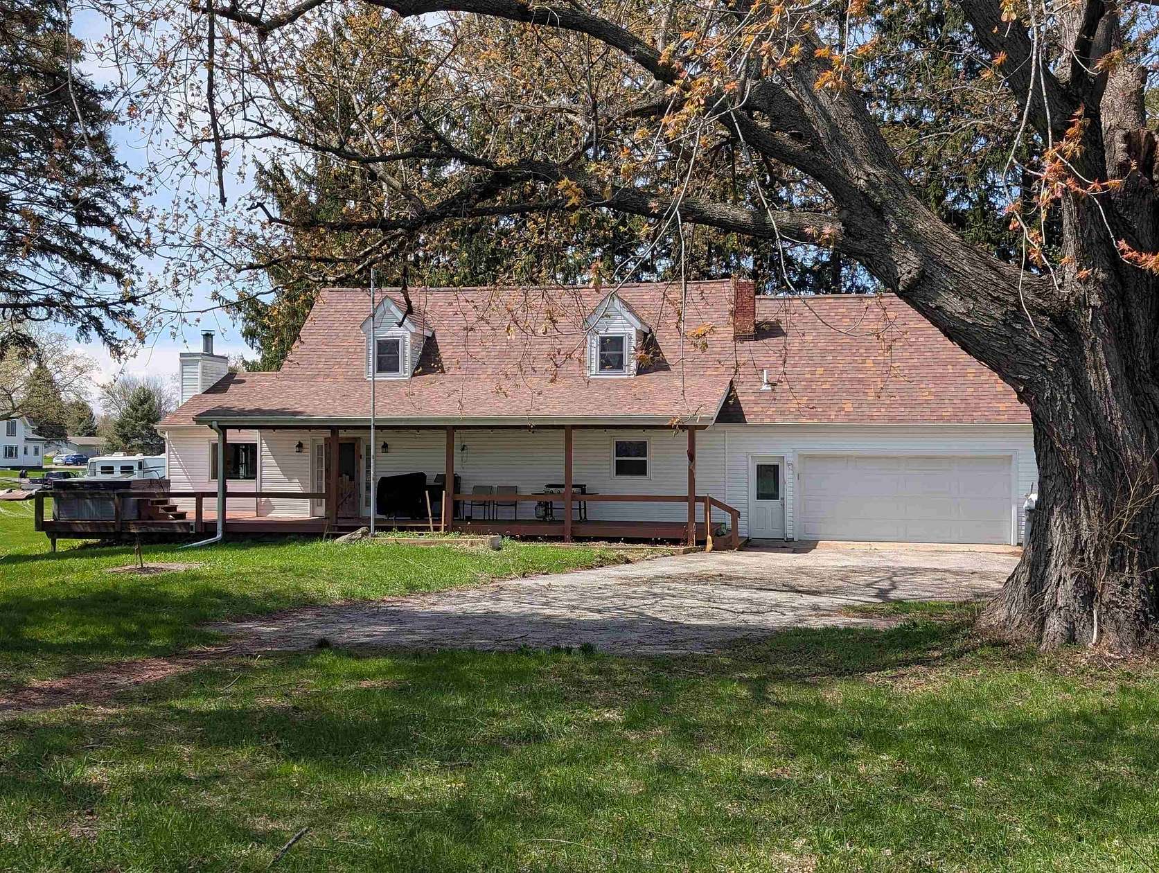 1.65 Acres of Land with Home for Sale in Durand, Illinois