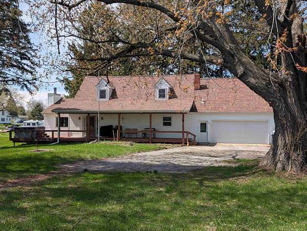 1.65 Acres of Land with Home for Sale in Durand, Illinois