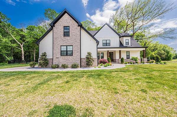 2 Acres of Land with Home for Sale in Bowling Green, Kentucky