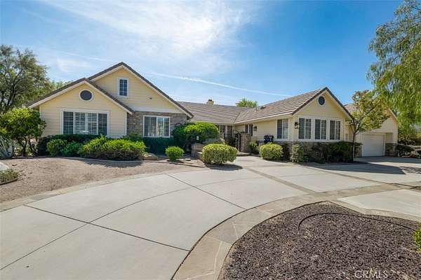 2 Acres of Land with Home for Sale in Agua Dulce, California