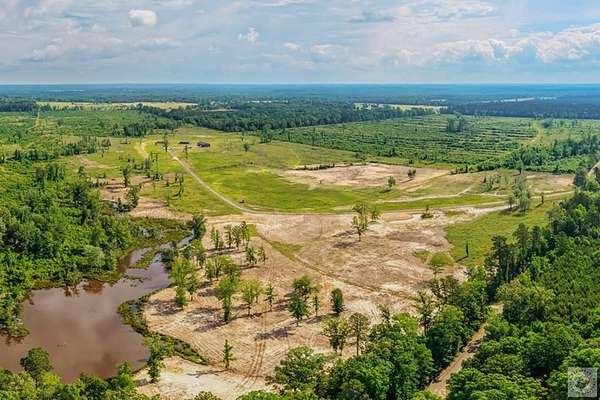 100 Acres of Land with Home for Sale in Texarkana, Arkansas