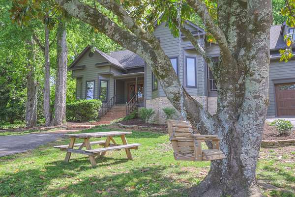 10.3 Acres of Land with Home for Sale in Columbia, Tennessee