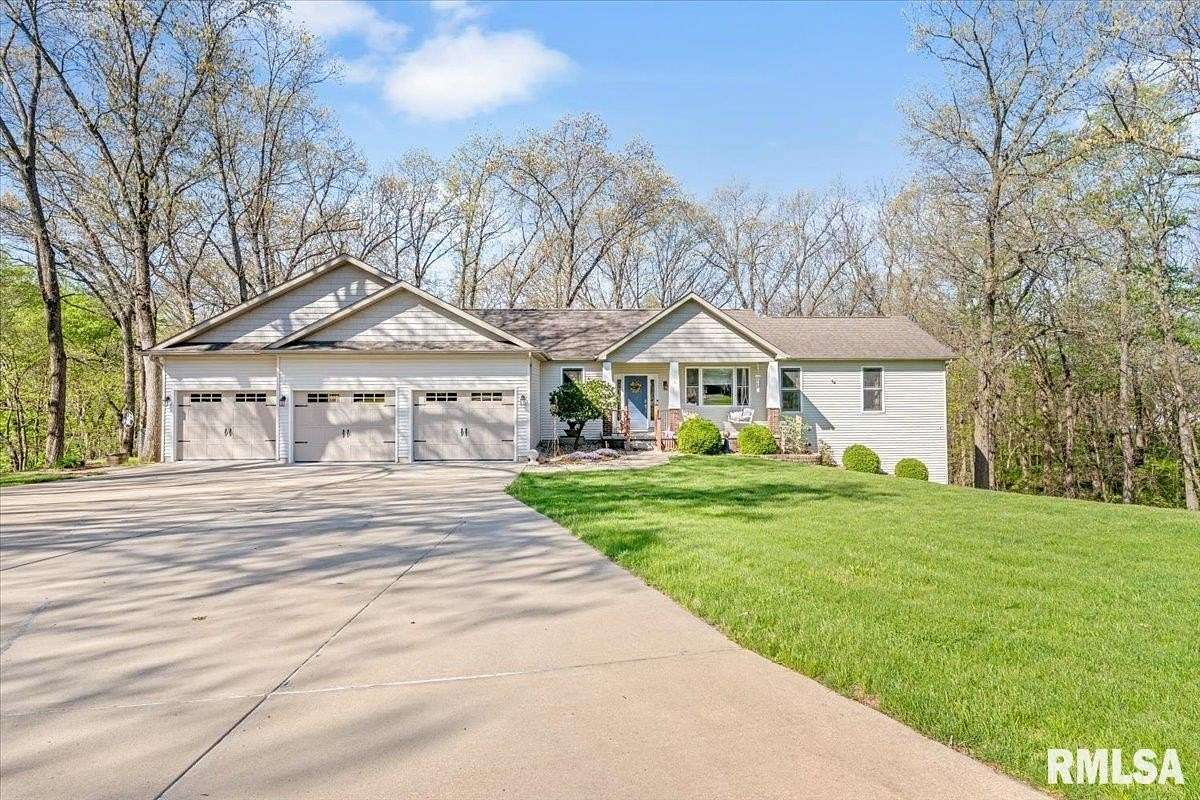 4 Acres of Land with Home for Sale in Athens, Illinois