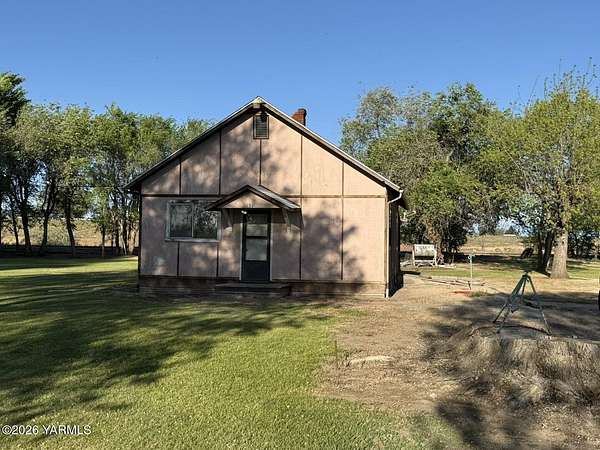 9 Acres of Land with Home for Sale in Zillah, Washington