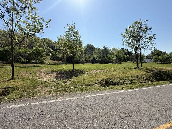 4.43 Acres of Residential Land for Sale in Bethpage, Tennessee