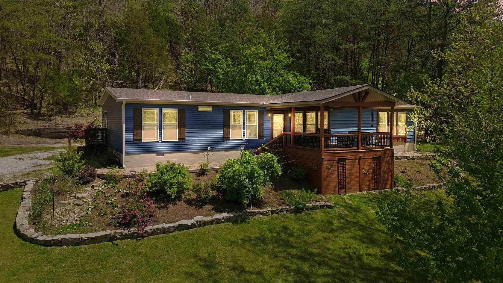 2.13 Acres of Land with Home for Sale in Mount Vernon, Kentucky