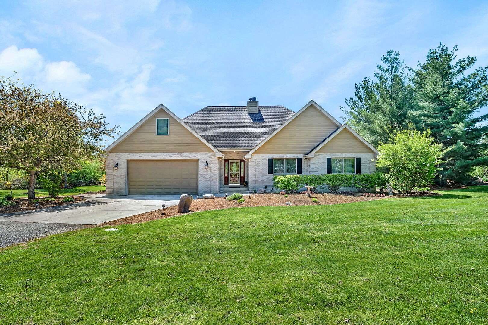 8.22 Acres of Land with Home for Sale in Morris, Illinois