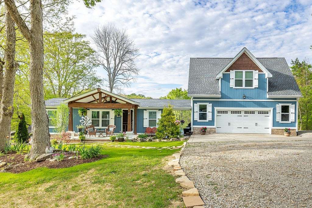 5 Acres of Land with Home for Sale in Thompson's Station, Tennessee
