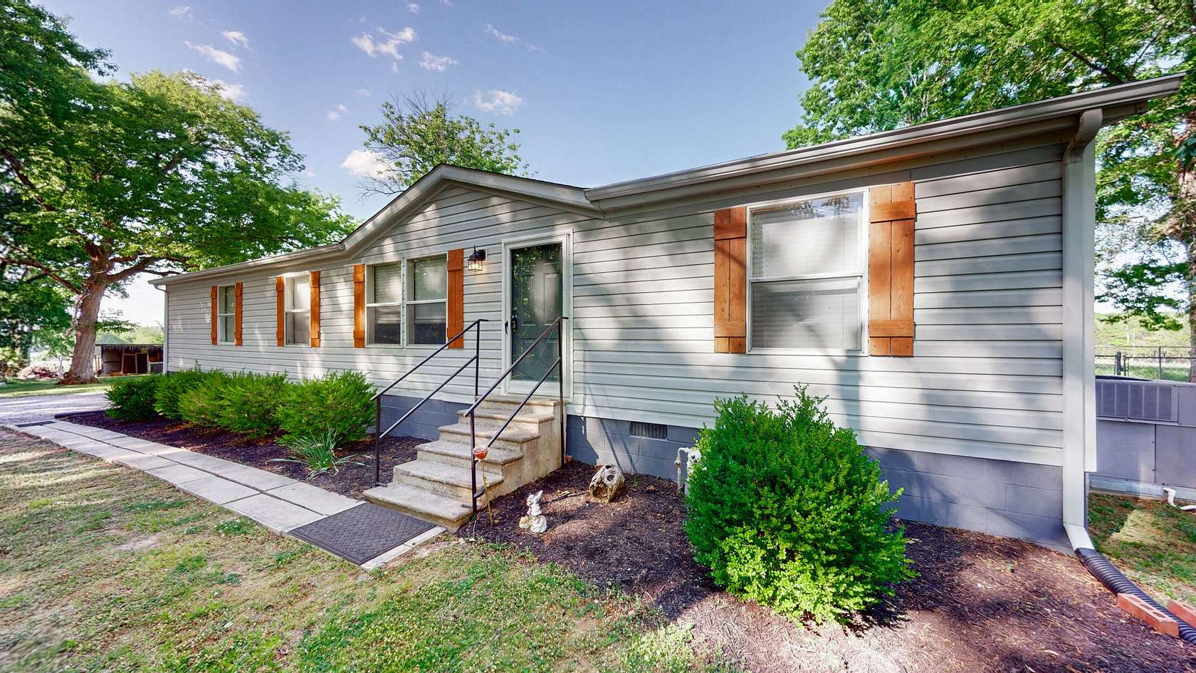 1.78 Acres of Land with Home for Sale in Lebanon, Tennessee