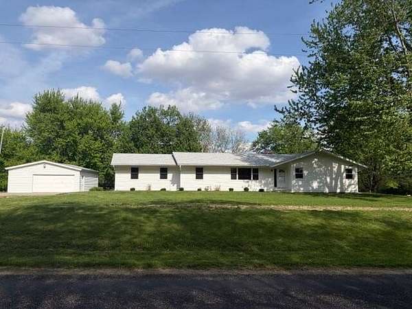5.47 Acres of Land with Home for Sale in Le Roy, Illinois