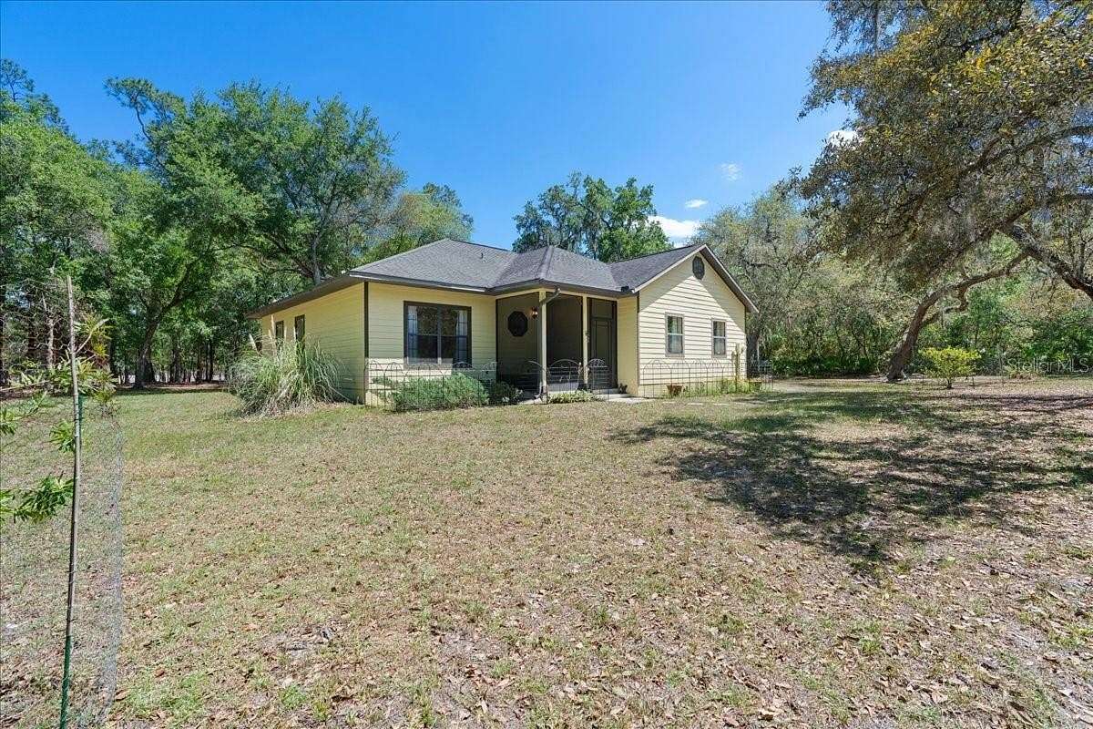 2.56 Acres of Land with Home for Sale in Melrose, Florida