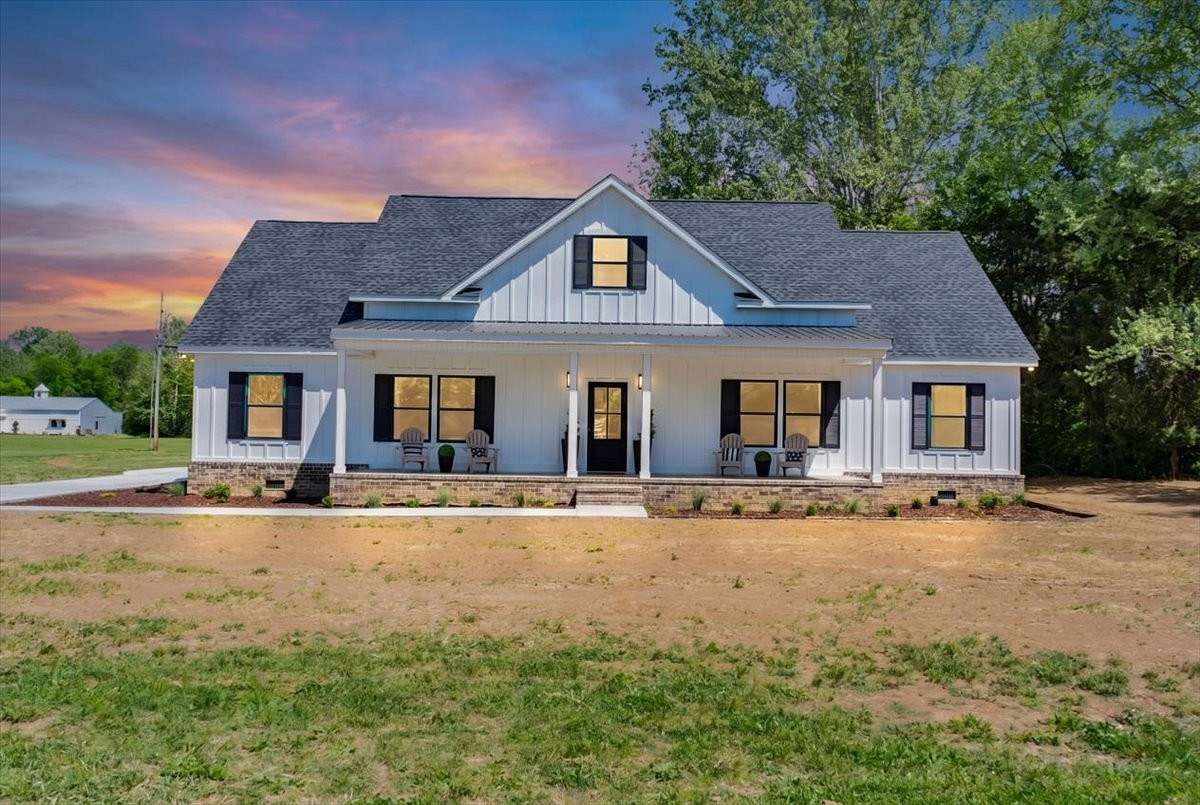 1.75 Acres of Land with Home for Sale in Columbia, Tennessee