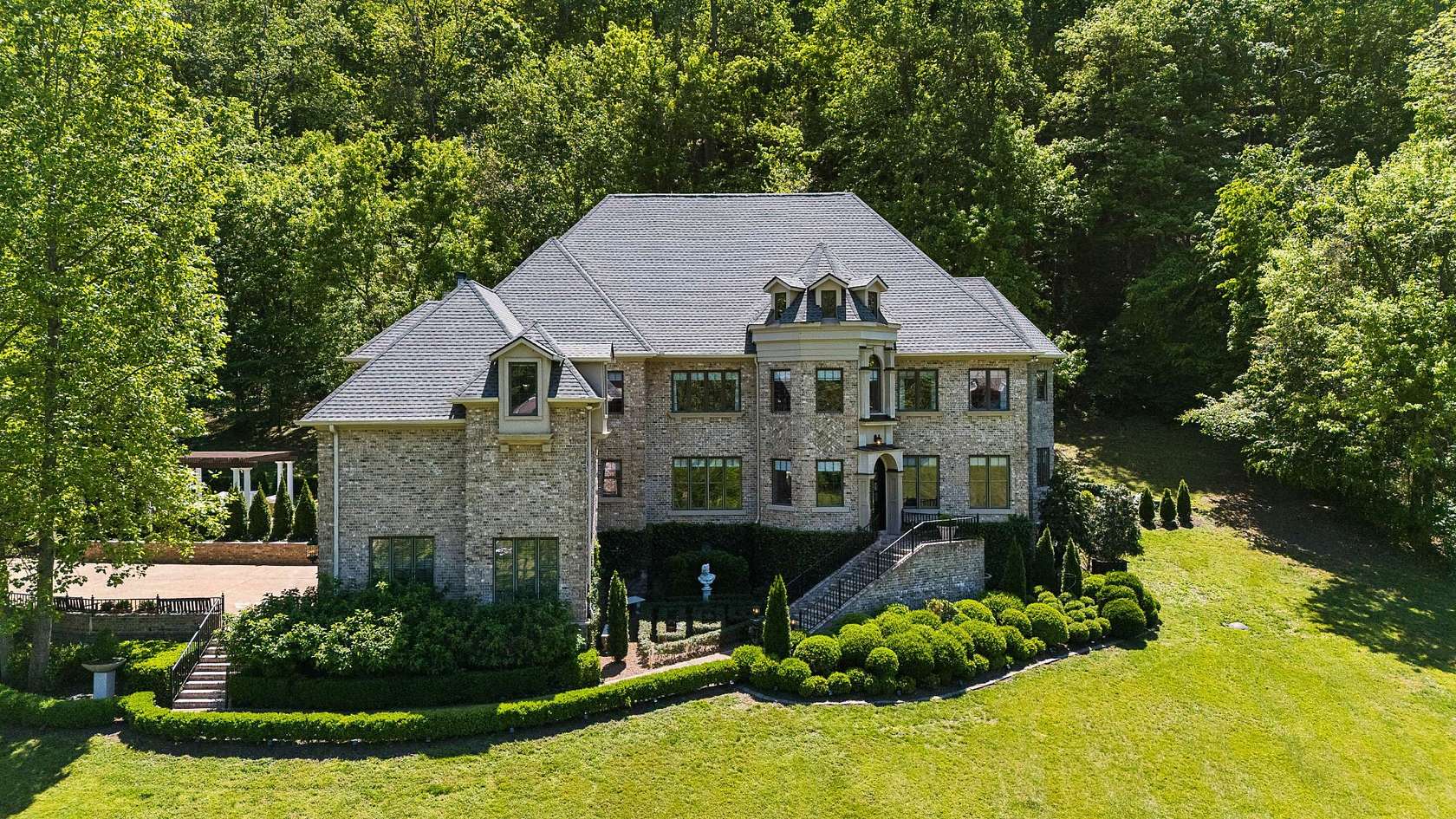 6.14 Acres of Land with Home for Sale in Franklin, Tennessee