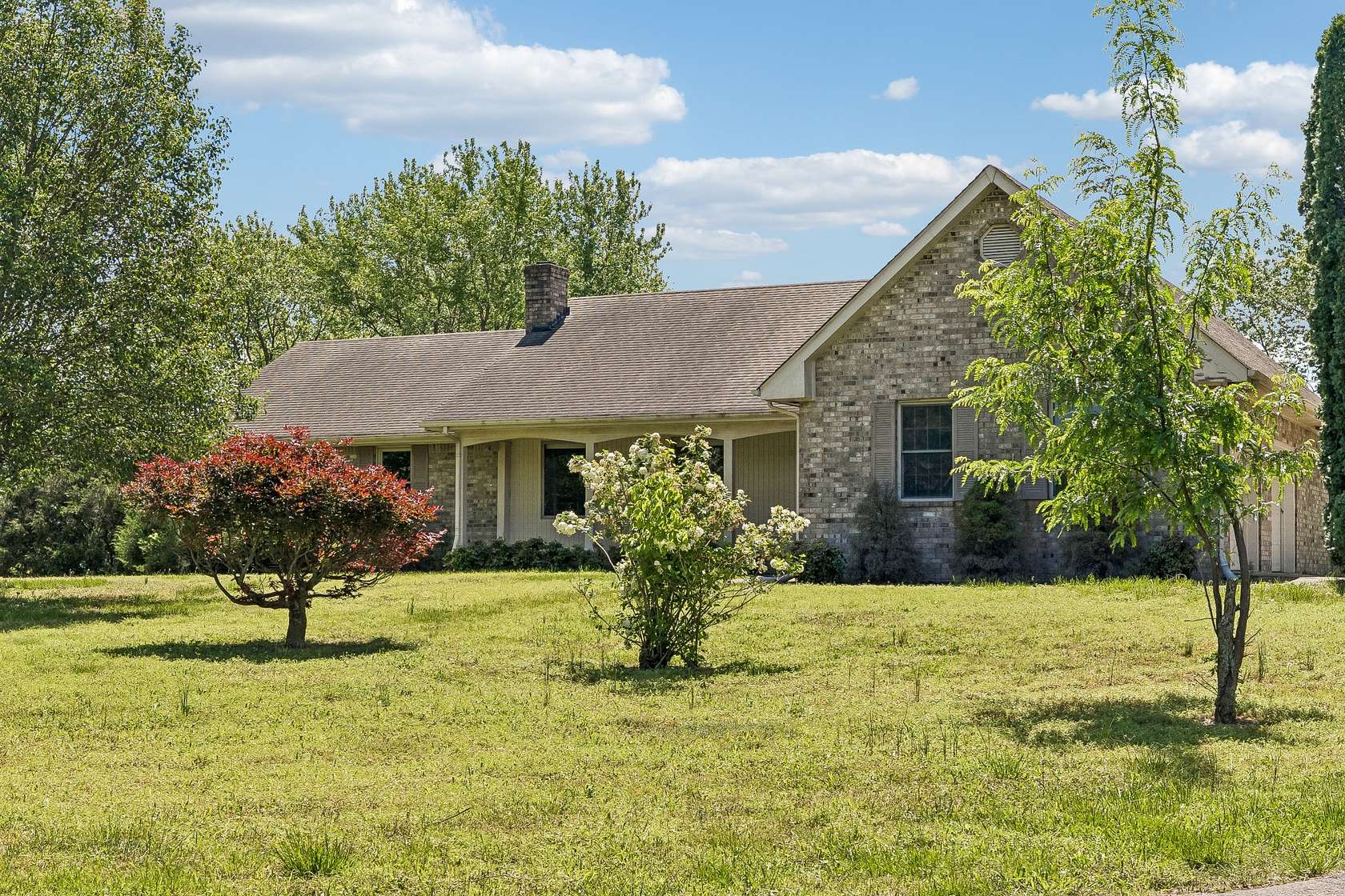 10 Acres of Land with Home for Sale in Springfield, Tennessee