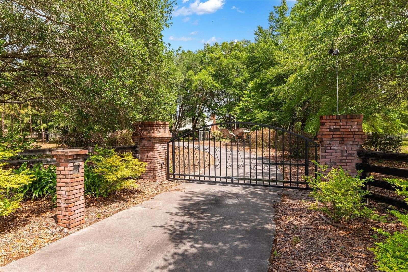 14.8 Acres of Land with Home for Sale in Trenton, Florida