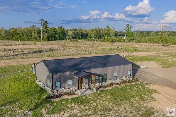 10 Acres of Recreational Land with Home for Sale in Texarkana, Arkansas
