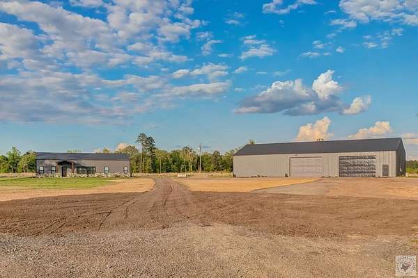 20 Acres of Land with Home for Sale in Texarkana, Arkansas