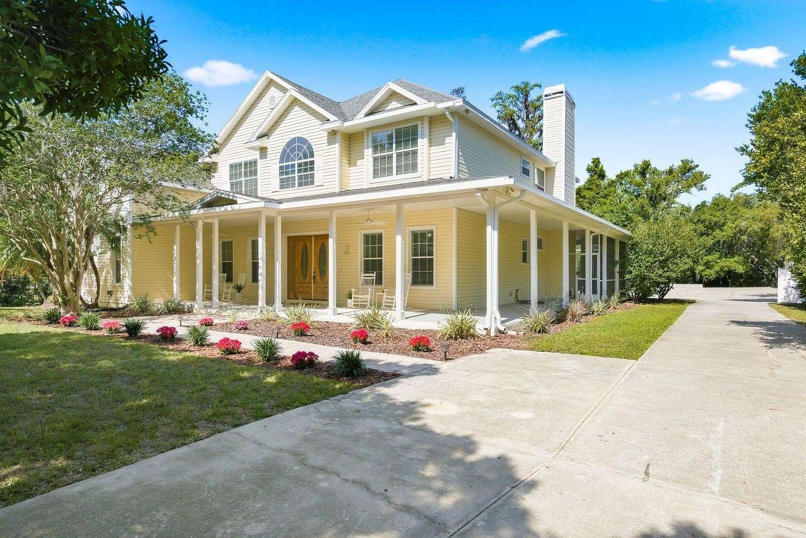 1.69 Acres of Land with Home for Sale in Trinity, Florida