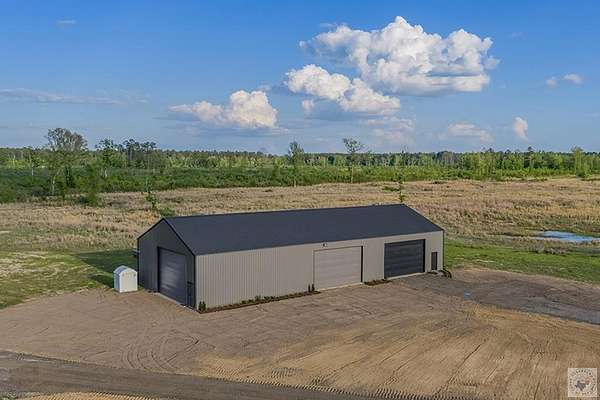 10 Acres of Land with Home for Sale in Texarkana, Arkansas