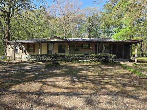 4.3 Acres of Land with Home for Sale in Pine Bluff, Arkansas