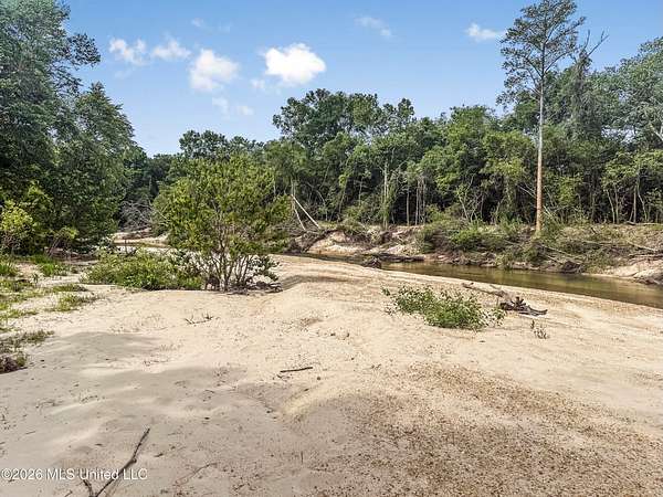 23 Acres of Recreational Land with Home for Sale in Tylertown, Mississippi