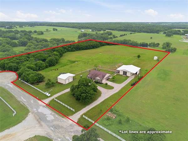 9.36 Acres of Land with Home for Sale in Whitesboro, Texas