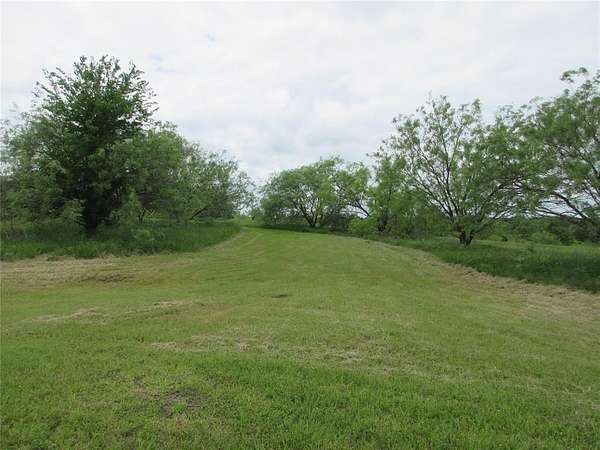 40.5 Acres of Land for Sale in Lott, Texas
