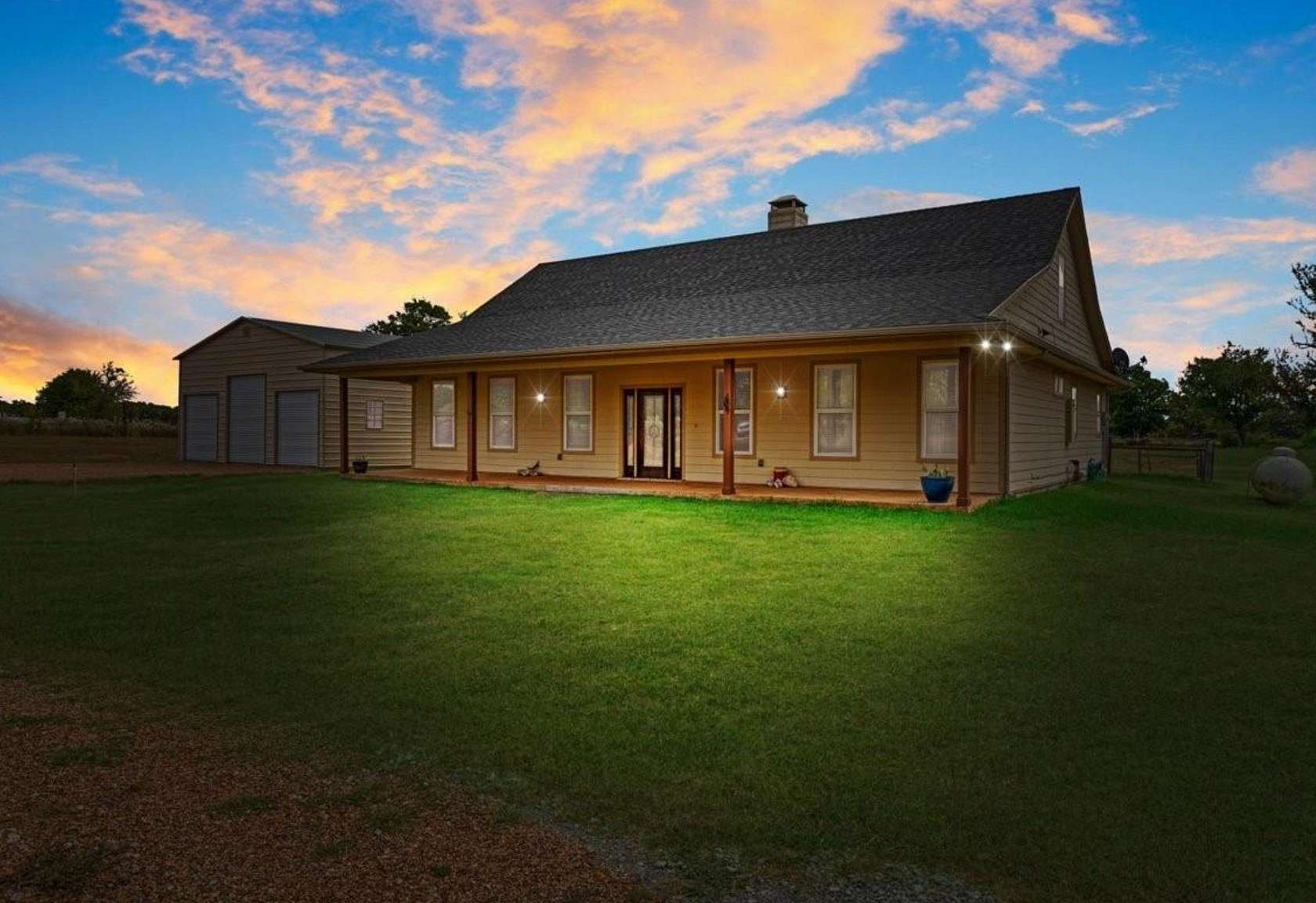 5.23 Acres of Land with Home for Sale in Blue Ridge, Texas