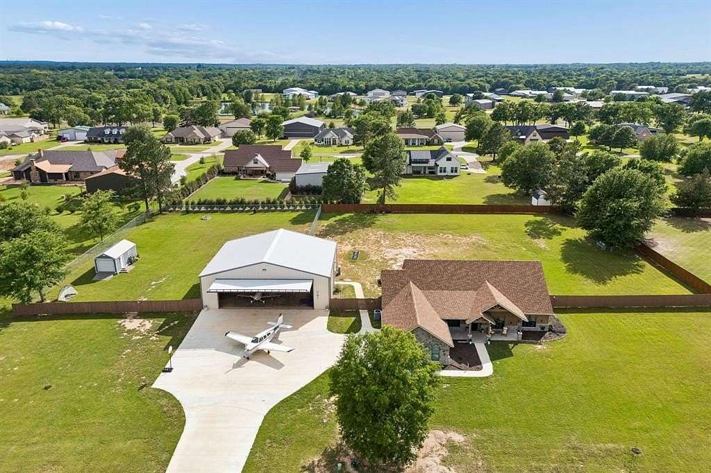 2.28 Acres of Improved Mixed-Use Land for Sale in Edgewood, Texas