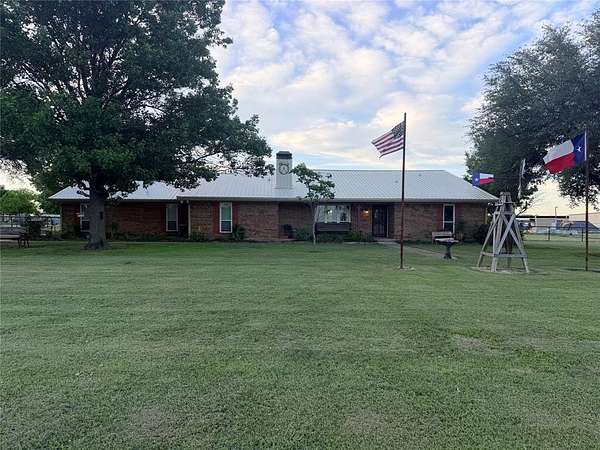 6 Acres of Land with Home for Sale in Denton, Texas