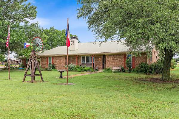 6 Acres of Land with Home for Sale in Denton, Texas