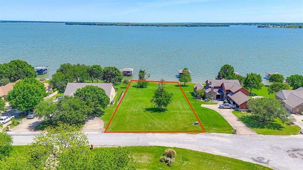 0.6 Acres of Residential Land for Sale in Corsicana, Texas