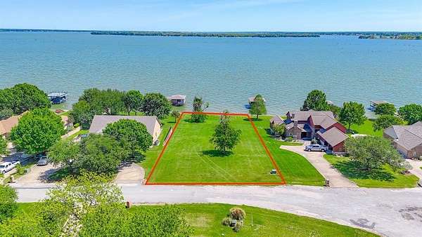 0.6 Acres of Residential Land for Sale in Corsicana, Texas