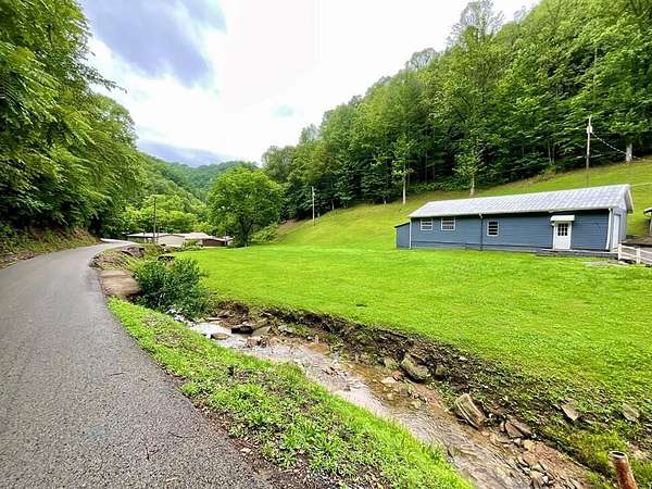 21 Acres of Land for Sale in Pikeville, Kentucky
