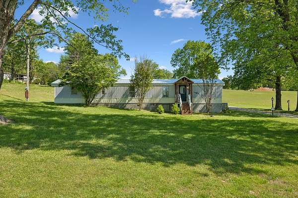 1.52 Acres of Land with Home for Sale in Springfield, Tennessee