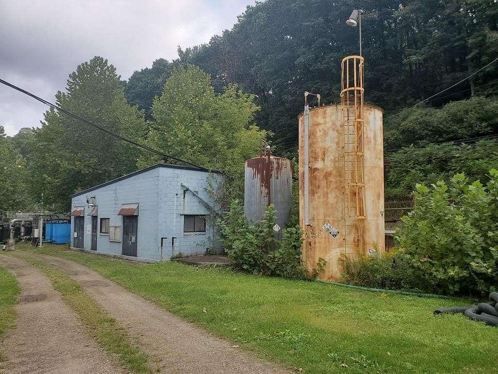 5 Acres of Improved Commercial Land for Sale in Oil City, Pennsylvania