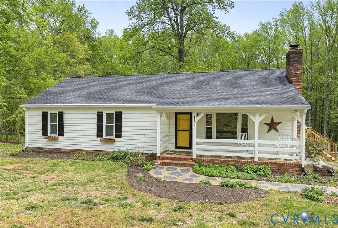 2.62 Acres of Land with Home for Sale in Crozier, Virginia