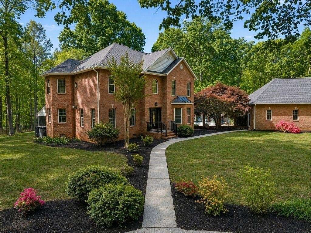 12 Acres of Land with Home for Sale in Powhatan, Virginia